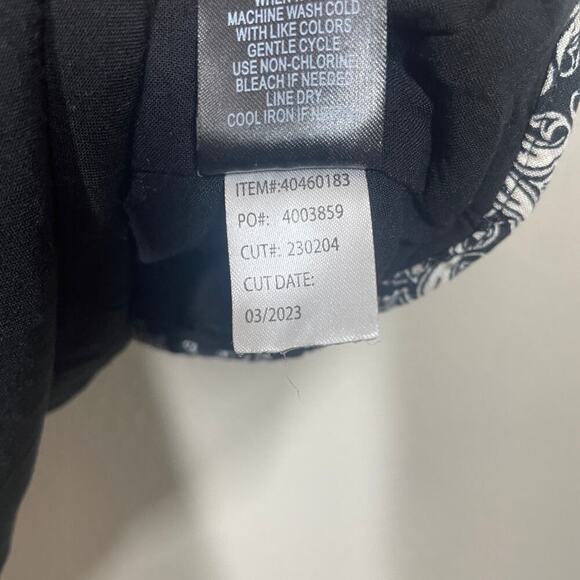 Torrid Plus Size 3/3X Challis Smocked Cropped Top Black Flutter Sleeves Geo - Picture 9 of 9